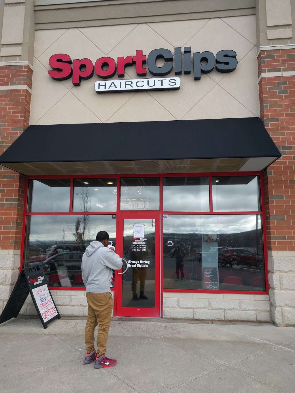 Sport Clips Haircuts of Moosic - Montage | 1051 Shoppes Blvd, Moosic, PA 18507, USA | Phone: (570) 344-1717