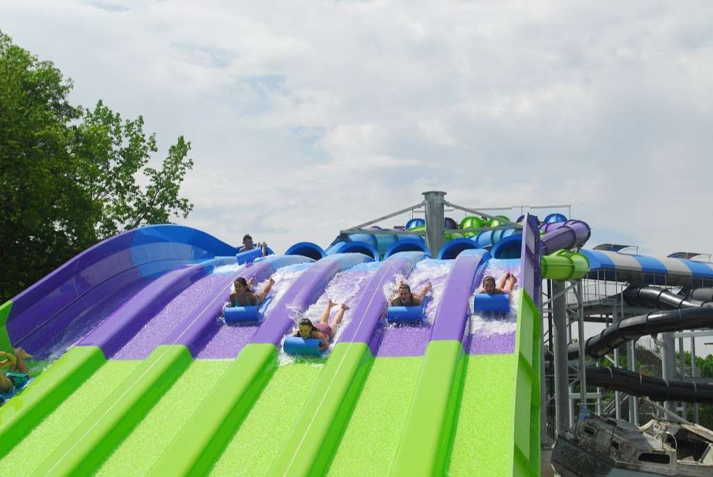 Deep River Waterpark | 9001 E Lincoln Hwy, Crown Point, IN 46307, USA | Phone: (219) 947-7850