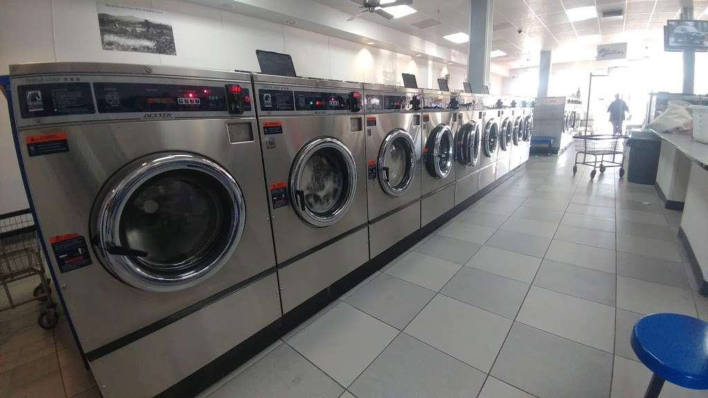 EZ Express Laundry | 1461 N Santa Fe Ave, Vista, CA 92084, USA | Phone: (760) 724-9900