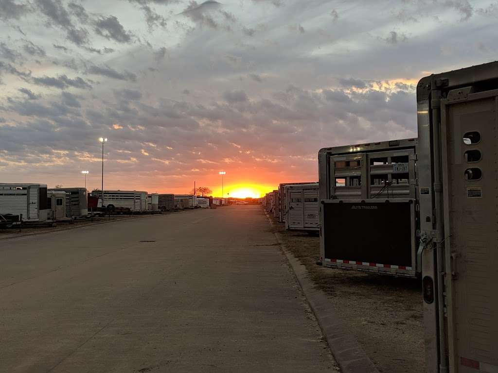 Livestock Parking | Houston, TX 77051, USA