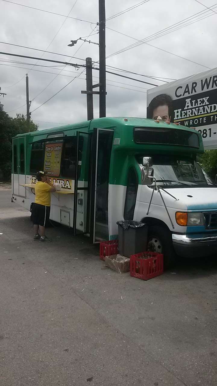 Tacos Lira Food Truck | 5272-5326 W Commerce St, San Antonio, TX 78237, USA | Phone: (210) 430-7050