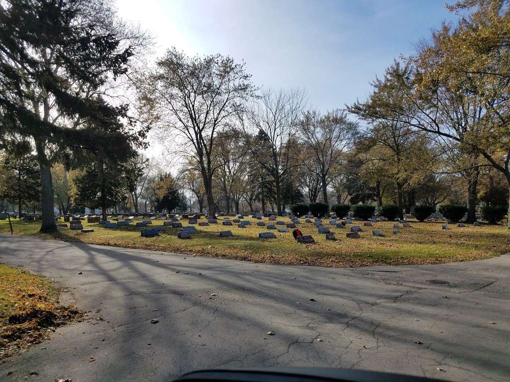 Woodlawn Cemetery | 614 E Howard Ave, Milwaukee, WI 53207, USA | Phone: (414) 744-4601