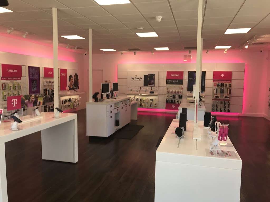 T-Mobile | 2210 W Wisconsin Ave unit b, Milwaukee, WI 53233, USA | Phone: (414) 982-4298