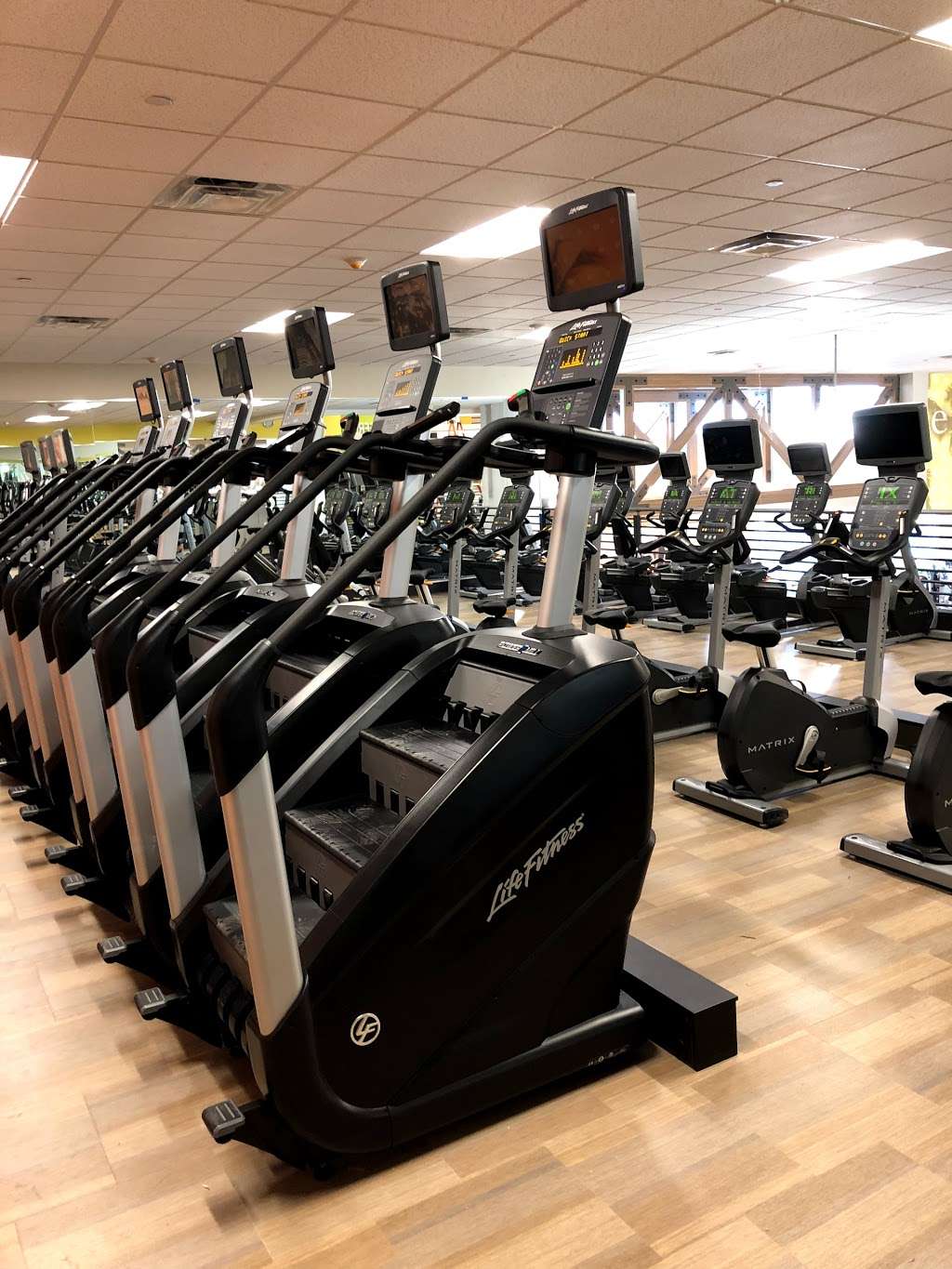 LA Fitness | 305 W Jericho Turnpike, Huntington Station, NY 11746, USA | Phone: (631) 683-3000