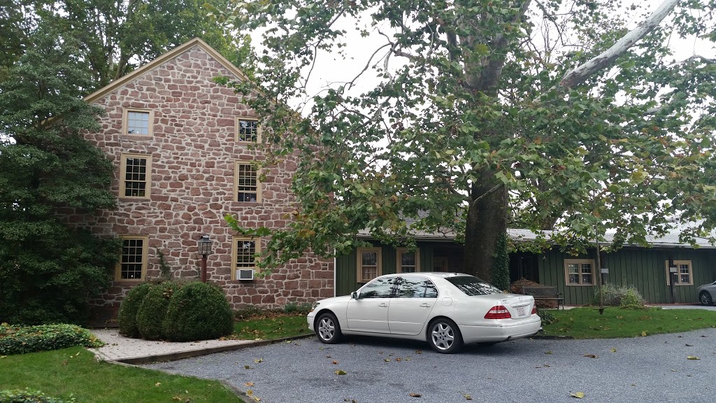 Brownstone Colonial Inn | 590 Galen Hall Rd, Reinholds, PA 17569, USA | Phone: (717) 484-4460