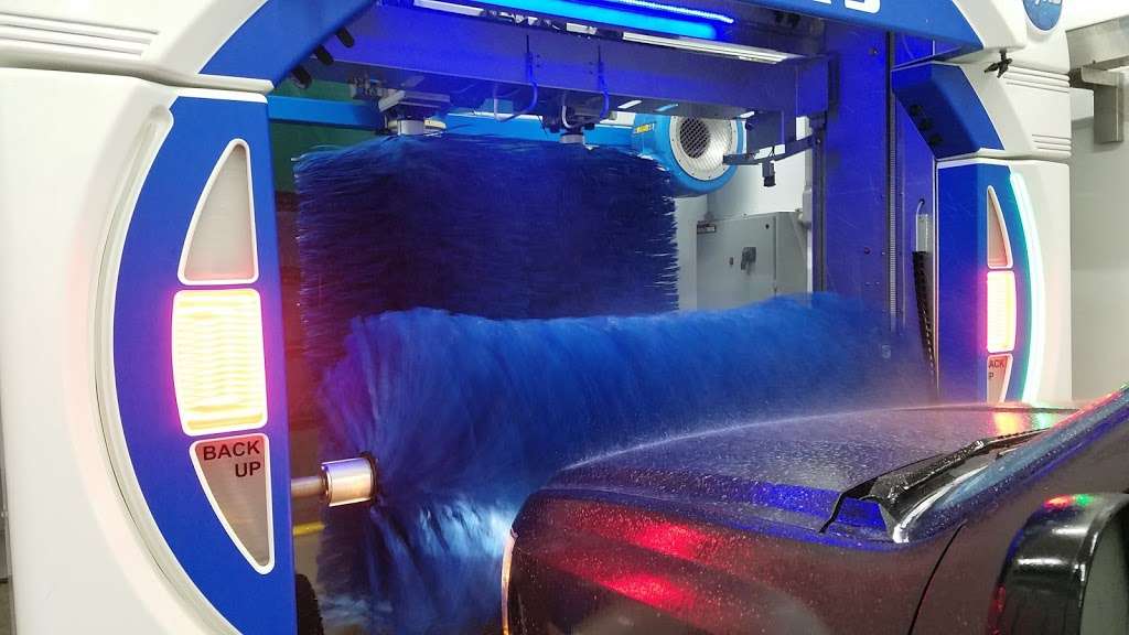 G & L Carwash | 1826, 1020 E Railroad St, Sandwich, IL 60548, USA | Phone: (815) 786-6822