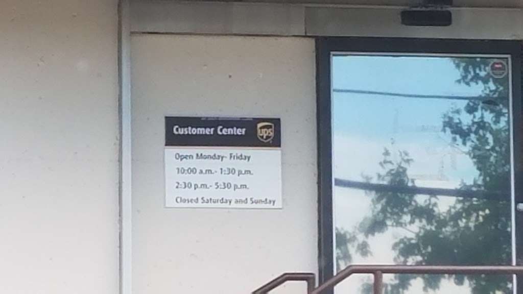 UPS Customer Center | 3 Warehouse Ln, Elmsford, NY 10523 | Phone: (800) 742-5877