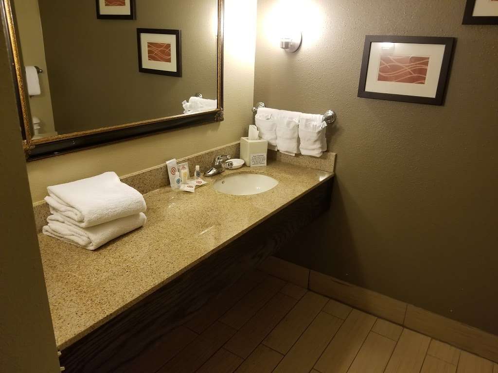 Comfort Inn & Suites Stapleton | 4685 Quebec St, Denver, CO 80216, USA | Phone: (303) 388-8100