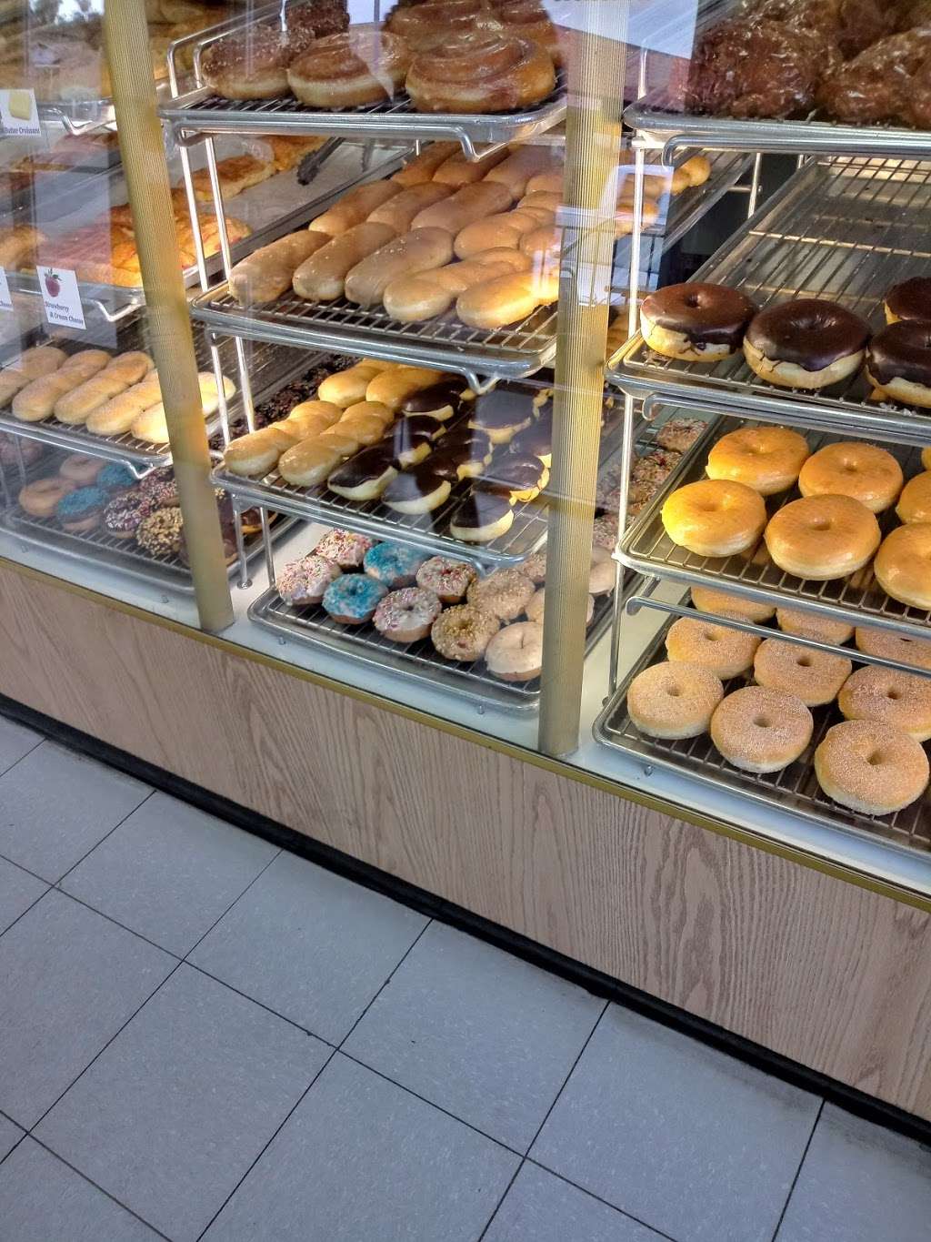 Donut Stop | 1418 S Mission Rd, Fallbrook, CA 92028, USA | Phone: (760) 728-9156