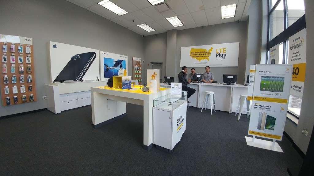 Sprint Store | 623 E Boughton Rd #100, Bolingbrook, IL 60440 | Phone: (630) 312-8631