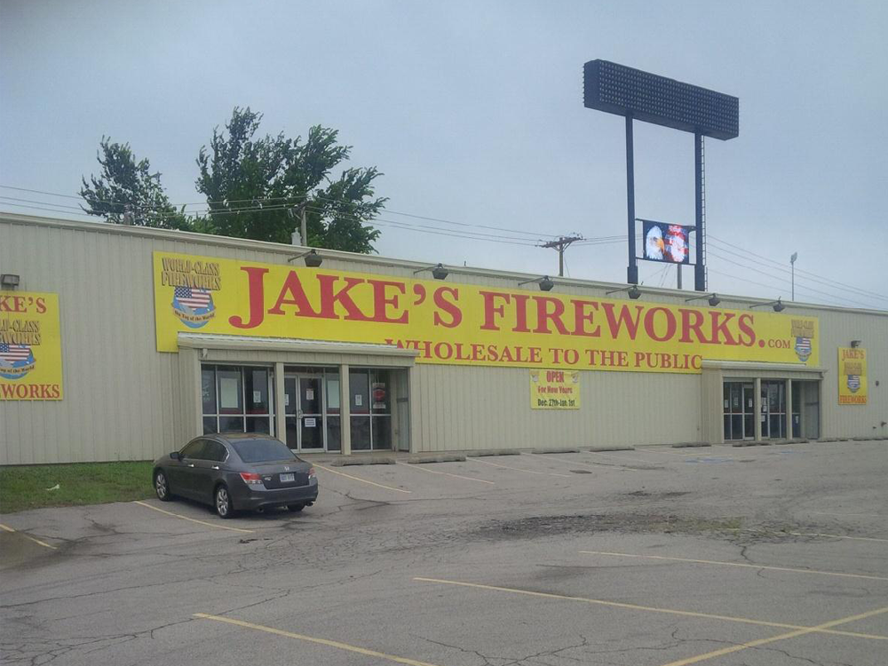 Jakes Fireworks | 16115 E Skelly Dr, Tulsa, OK 74116, USA | Phone: (918) 439-4074