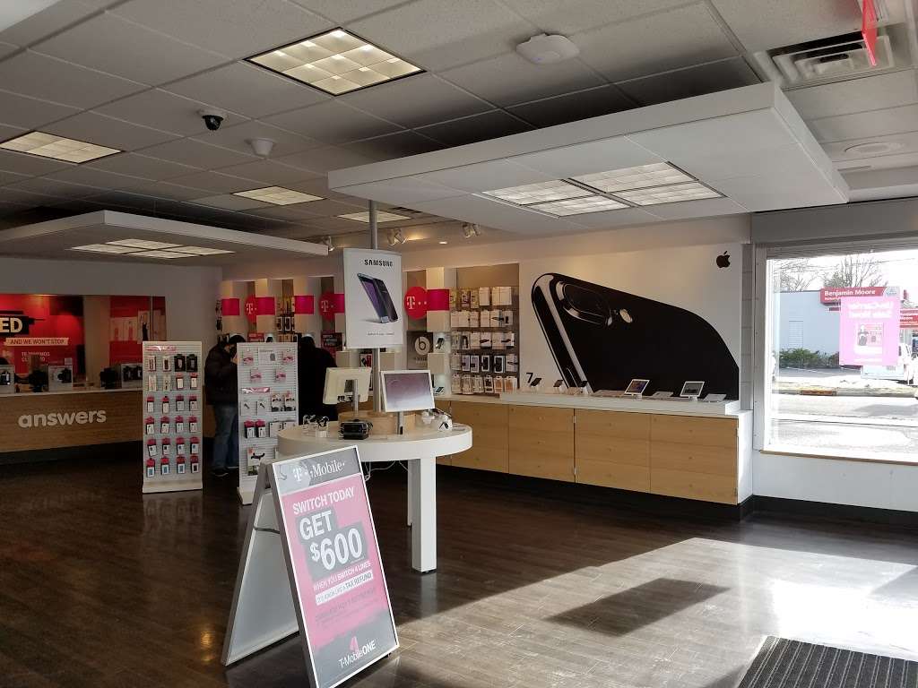 T-Mobile | 636 NJ-17, Paramus, NJ 07652, USA | Phone: (201) 447-7000