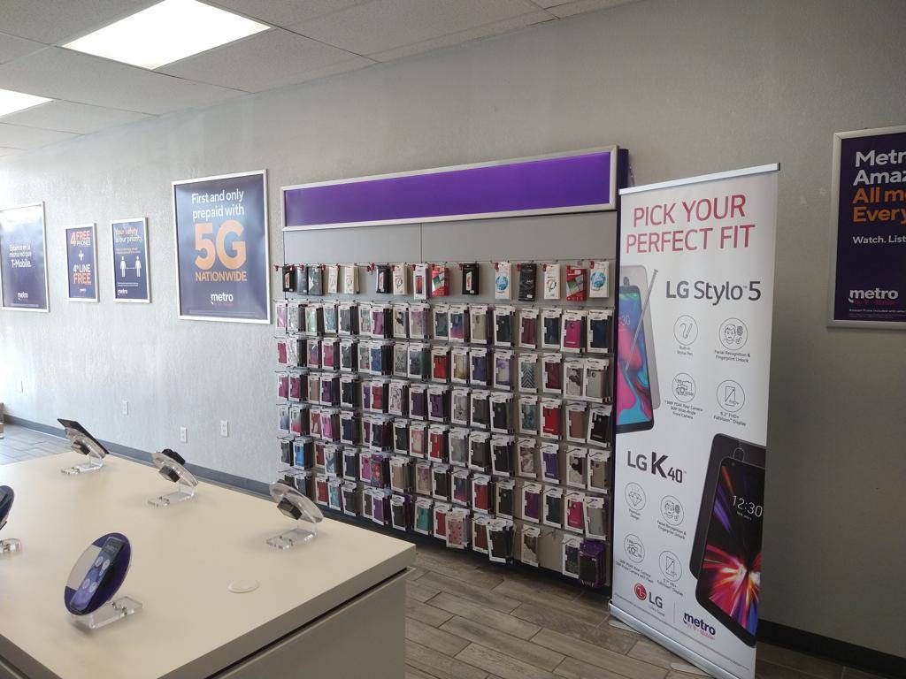 Metro by T-Mobile | 4204 W Greenfield Ave, West Milwaukee, WI 53215, USA | Phone: (414) 810-3606
