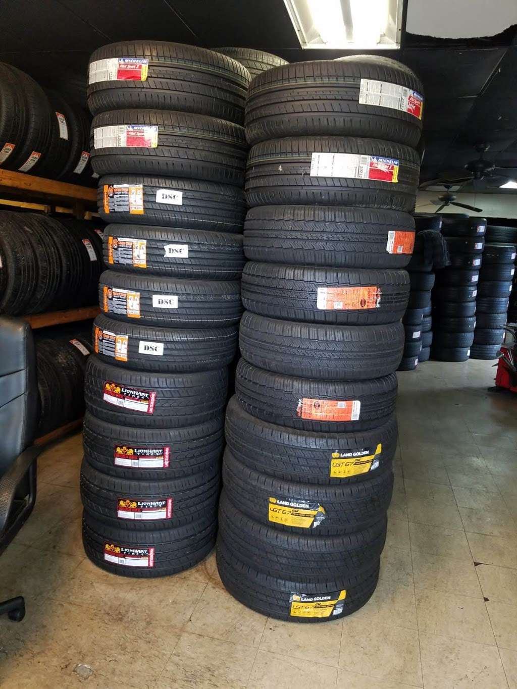 Aleman tires and wheels | 3740 Addicks Clodine Rd, Houston, TX 77082, USA | Phone: (832) 338-5736