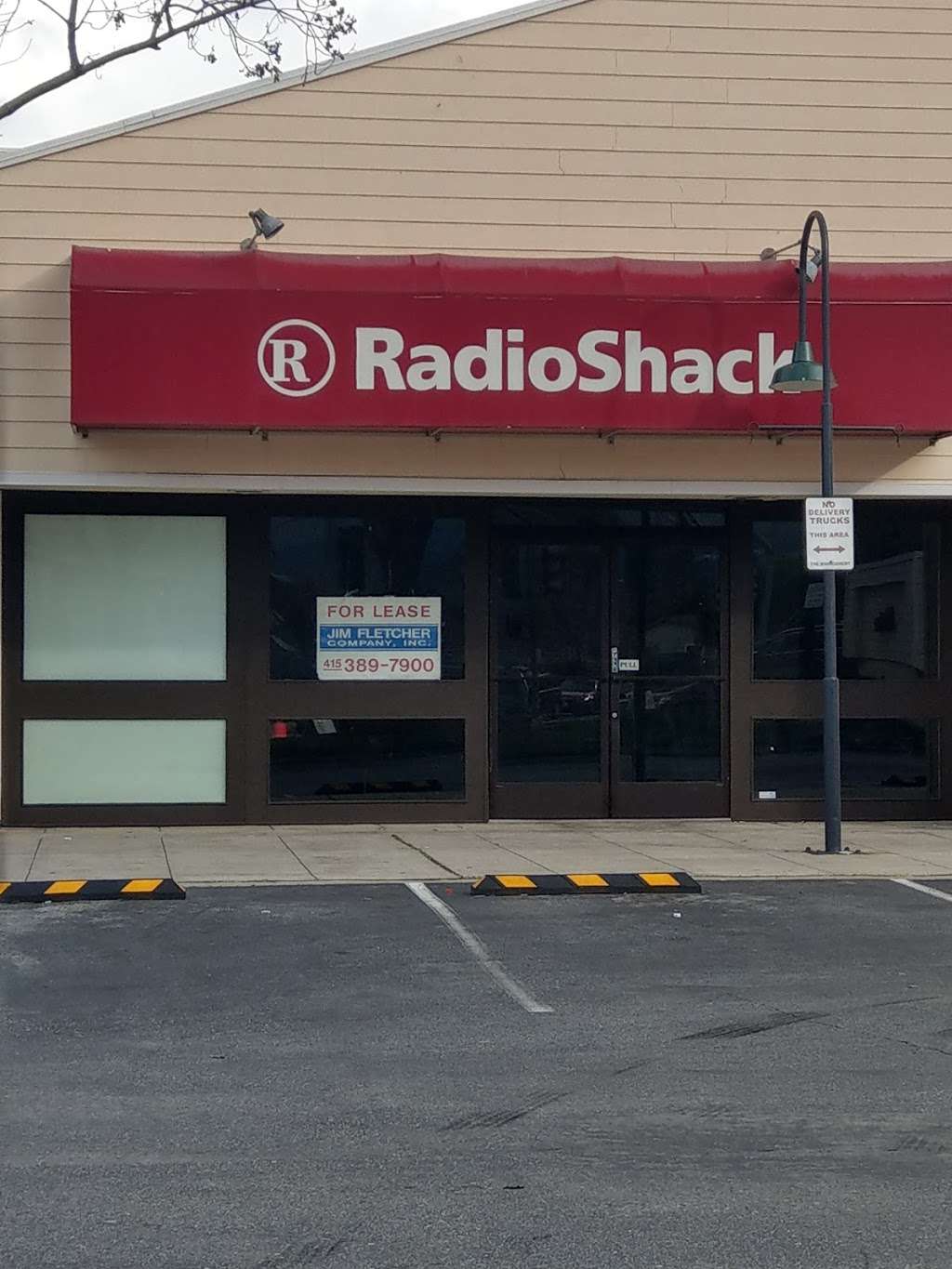 RadioShack | 901 Edgewater Blvd, San Mateo, CA 94404, USA | Phone: (650) 574-1447