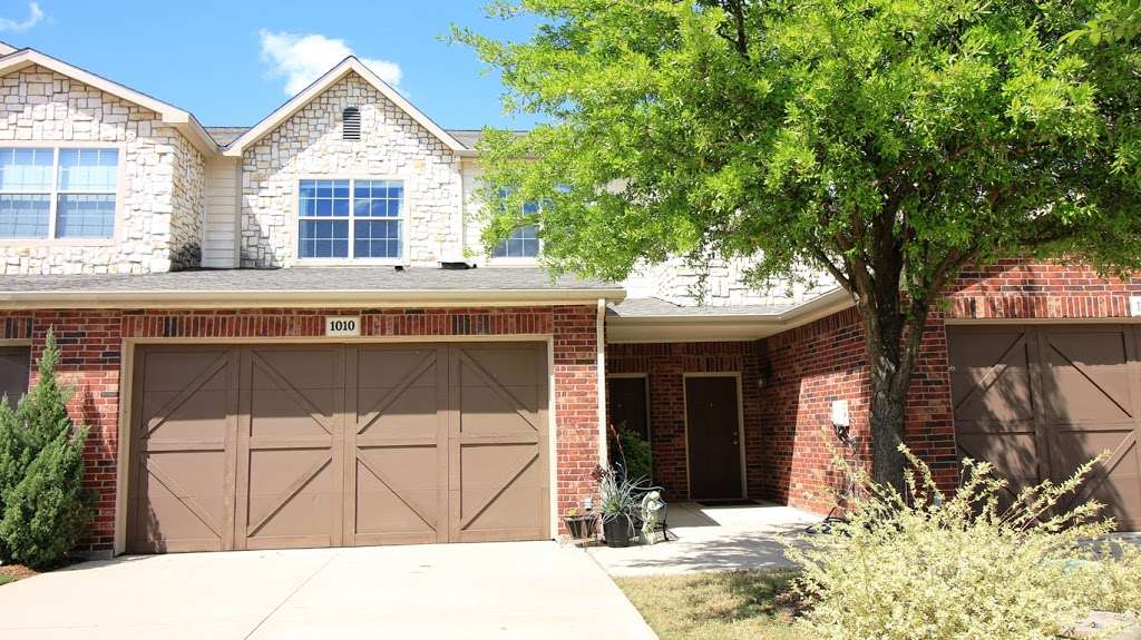 Estates Of Coppell Townhomes | 253 Club Cir, Coppell, TX 75019 | Phone: (972) 393-0399