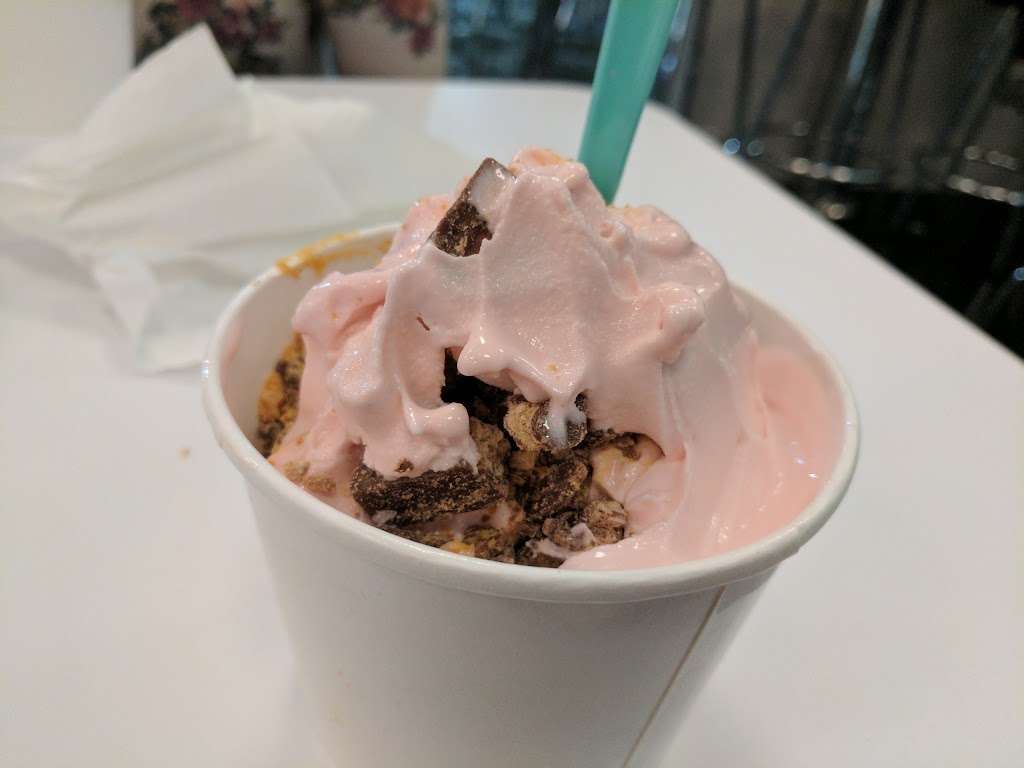 Yogurtini Shoal Creek | 8375 North Booth Avenue, Kansas City, MO 64158, USA | Phone: (816) 222-4882