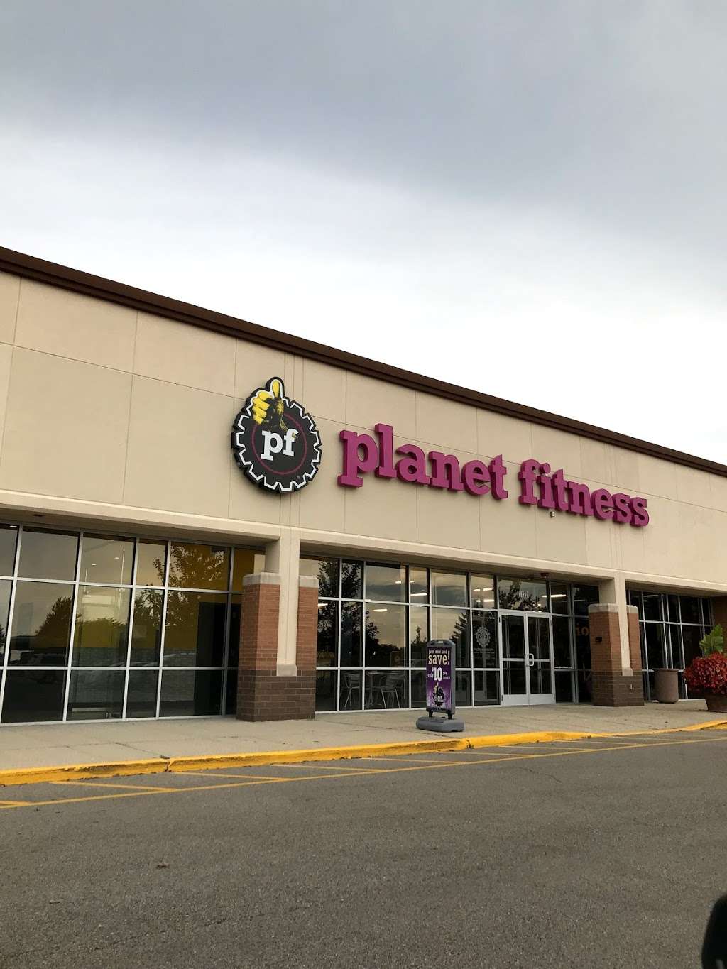 Planet Fitness | 1122 W Maple Ave, Mundelein, IL 60060, USA | Phone: (847) 949-0051