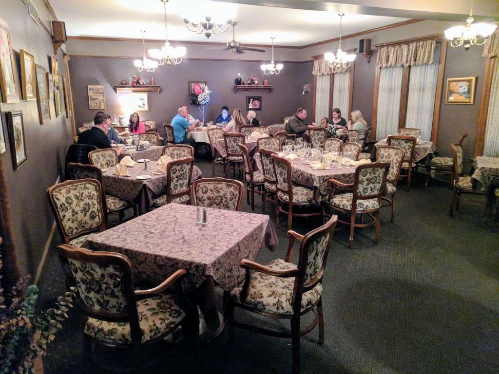 Twin Oaks Country Inn Restaurant & Banquet Facility | 30807 114th St, Wilmot, WI 53192, USA | Phone: (262) 862-9377