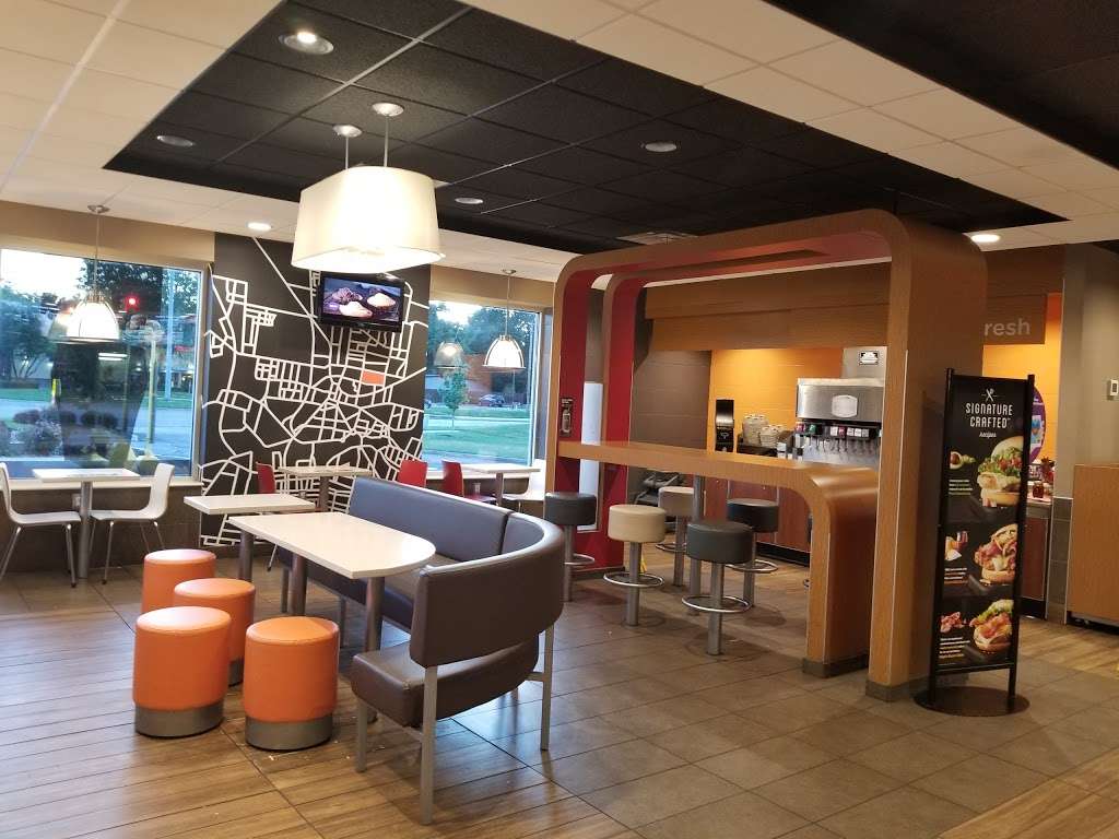 McDonalds | 4661 Red Arrow Hwy, Stevensville, MI 49127 | Phone: (269) 281-7403