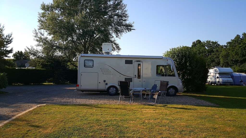 Glamping at Long Acres | Long Acres Camping & Caravanning, Newchapel Road, East Grinstead RH7 6LE, UK | Phone: 01342 833205