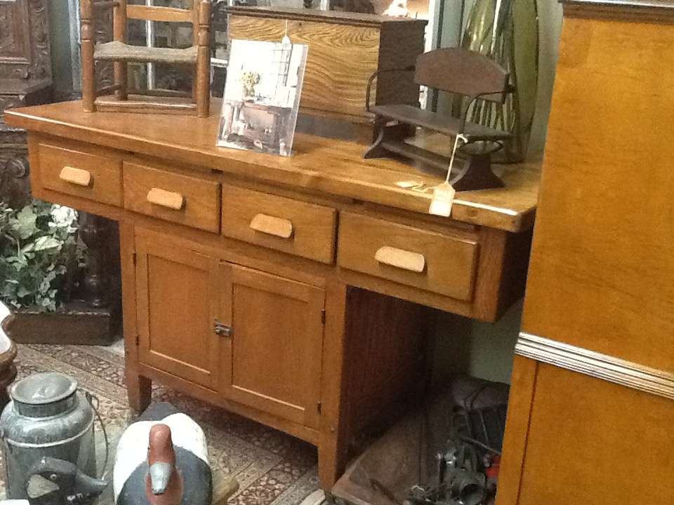 R G Lomanno Antiques | 7217 Centreville Rd, Manassas, VA 20111, USA | Phone: (703) 330-9282