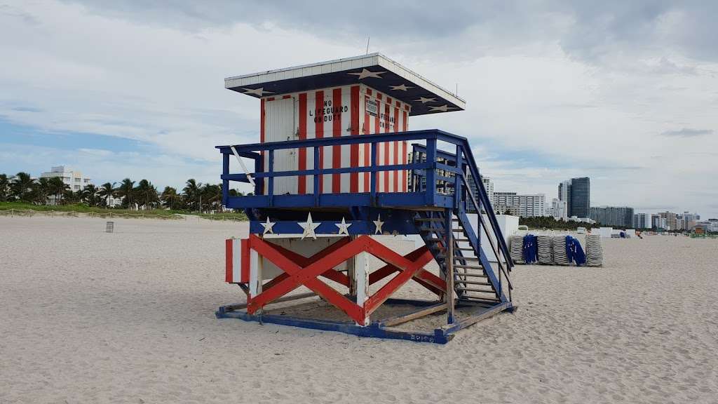US flag Lifeguard tower | Miami Beach, FL 33139, USA