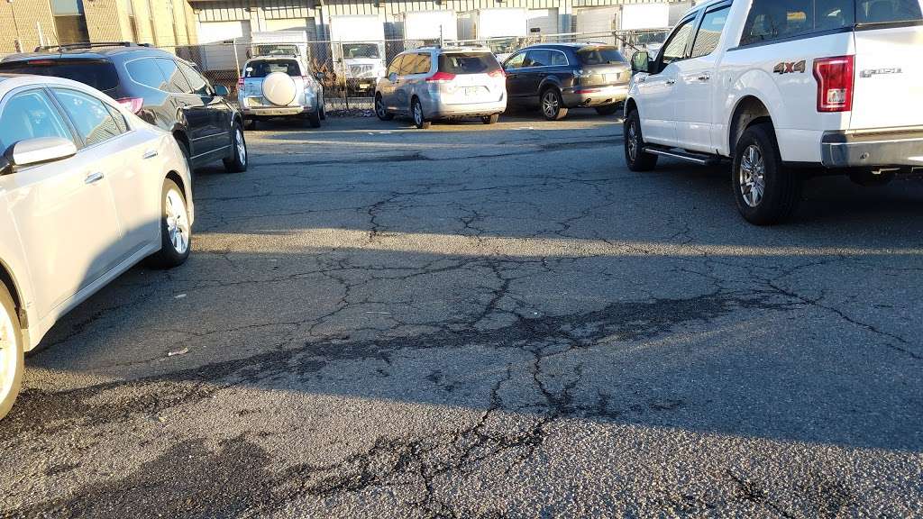 Vista Parking | 20 Frontage Rd, Newark, NJ 07114, USA | Phone: (973) 263-2009