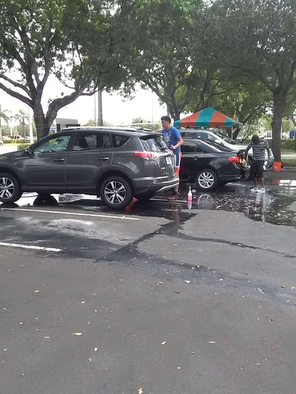 Car Wash - $15 Mention 20% T-Th | 5758-5766 NW 183rd St, Hialeah, FL 33015, USA | Phone: (786) 443-1278