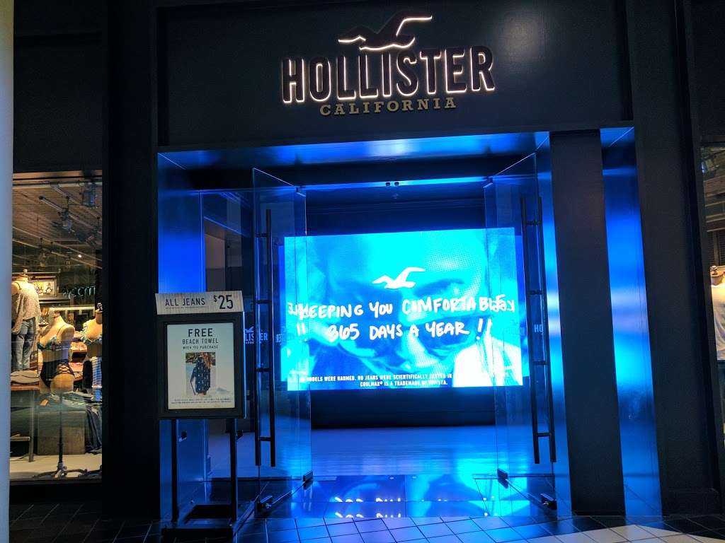 Hollister Co. | 6301 Northwest Loop 410 h12, San Antonio, TX 78238, USA | Phone: (210) 520-8176