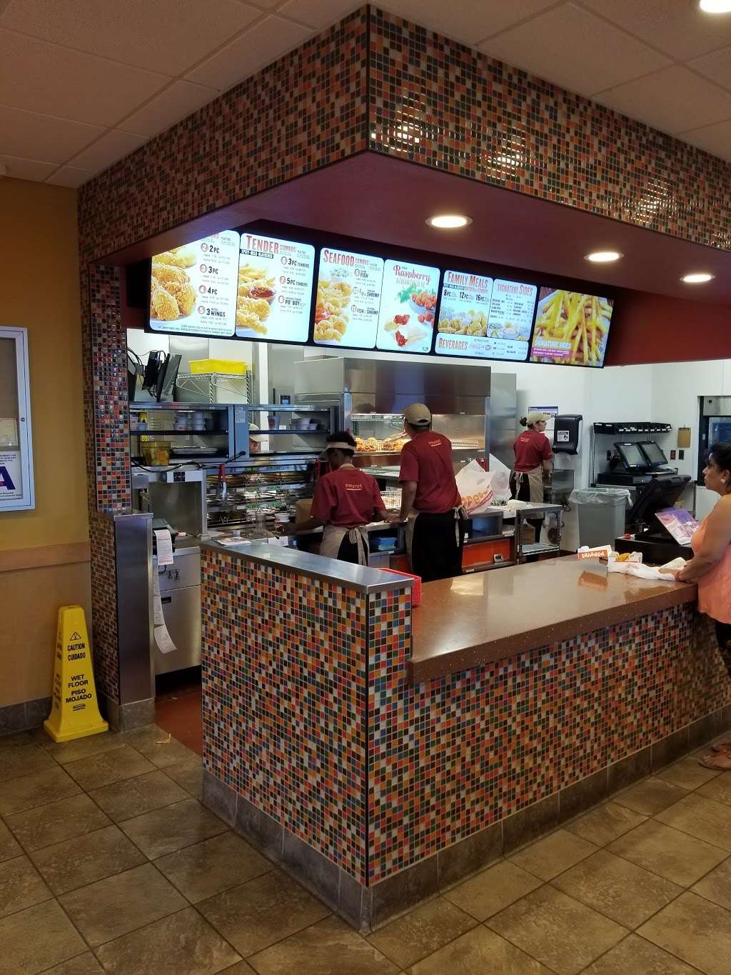 Popeyes Louisiana Kitchen | 1860 N Perris Blvd, Perris, CA 92571 | Phone: (951) 490-0475