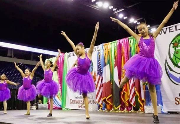Cristinas Center Stage of Dance | 216 N Zapata Hwy, Laredo, TX 78043 | Phone: (956) 645-5237