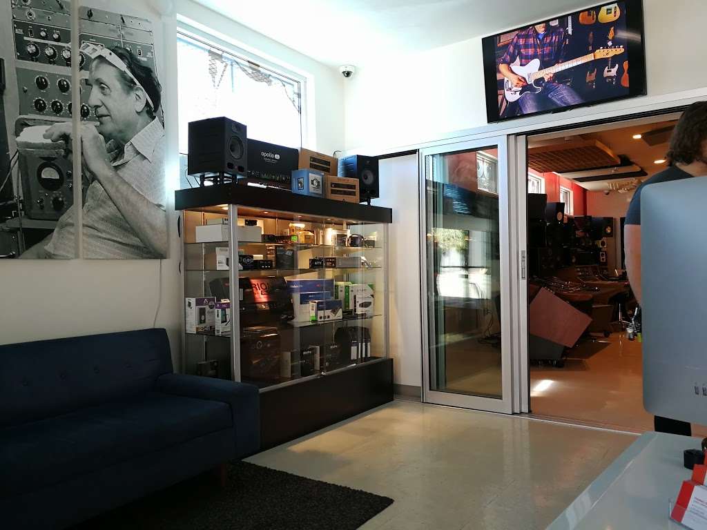 Vintage King Los Angeles | 1176 Sunset Blvd, Los Angeles, CA 90012, USA | Phone: (213) 984-4000