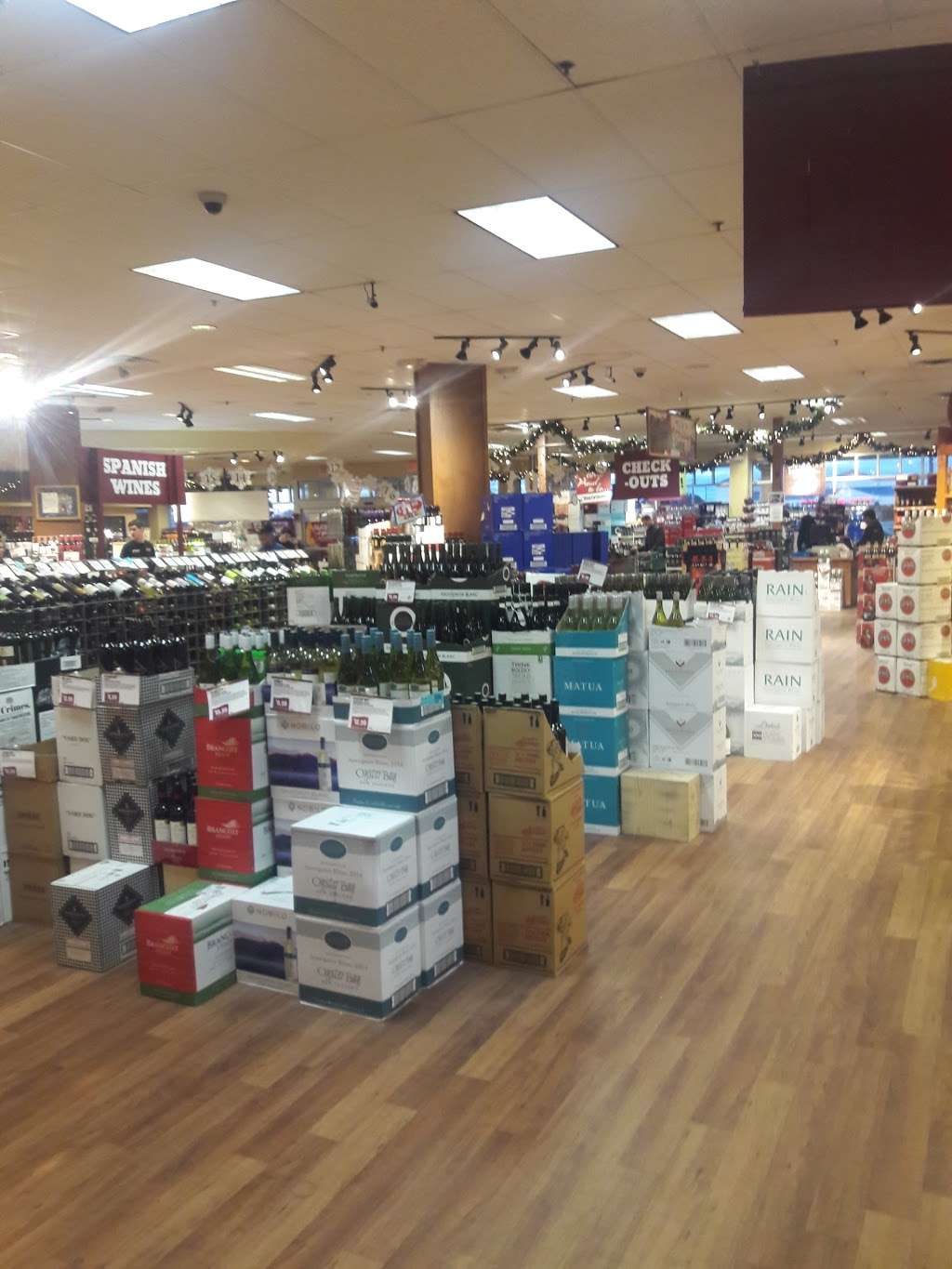 Stew Leonards Wines & Spirits of Farmingdale | 210 Airport Plaza Blvd, Farmingdale, NY 11735, USA | Phone: (631) 249-3611