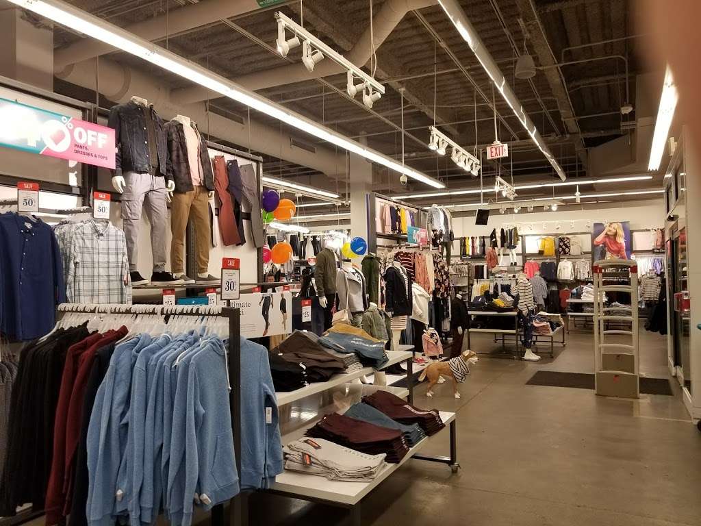 Old Navy | 205 Market Street, Yonkers, NY 10710, USA | Phone: (914) 376-0137