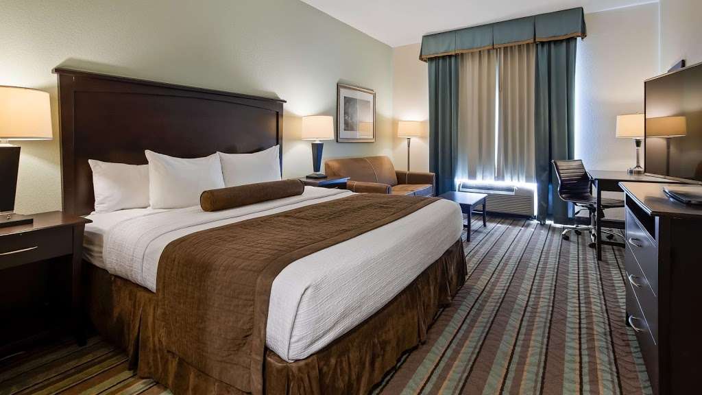 Best Western Plus Chain of Lakes Inn & Suites | 1321 N 14th St, Leesburg, FL 34748, USA | Phone: (352) 460-0118