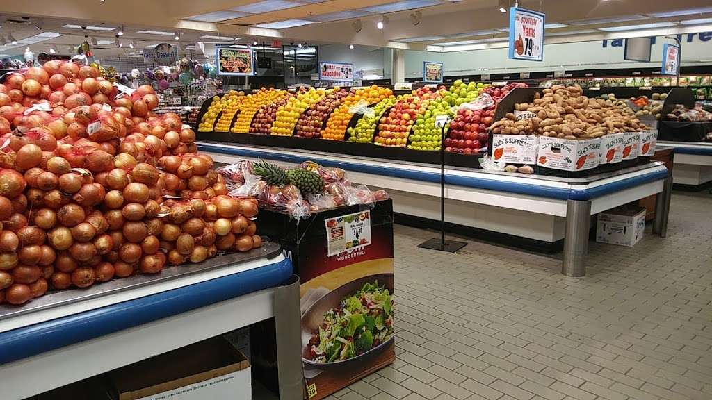 ShopRite of Norwalk in Connecticut & Scribner Aves, Norwalk, CT 06850, USA