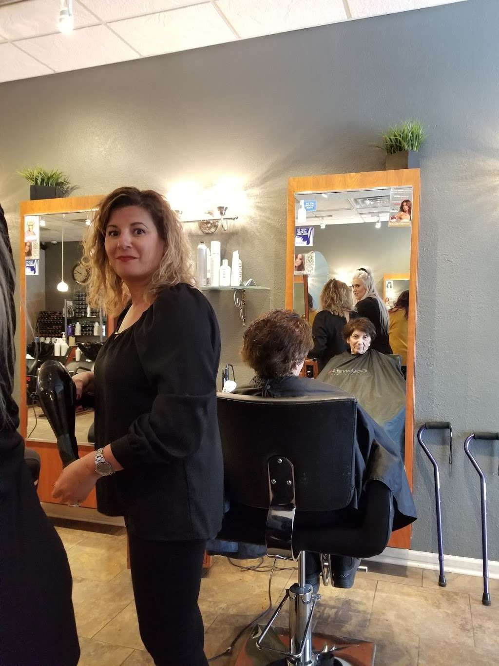 Salon Dovini | 7032 W Greenfield Ave, Milwaukee, WI 53214, USA | Phone: (414) 256-2000