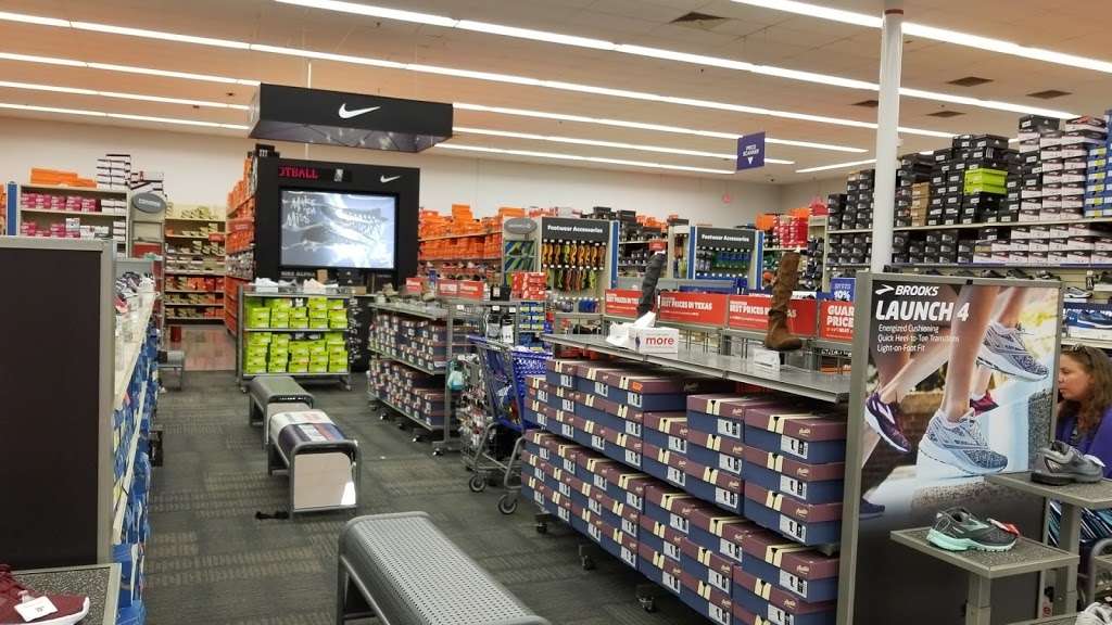 ACADEMY SPORTS + OUTDOORS - 27 Photos & 30 Reviews - 11077 Northwest Fwy,  Houston, Texas - Shoe Stores - Phone Number - Yelp