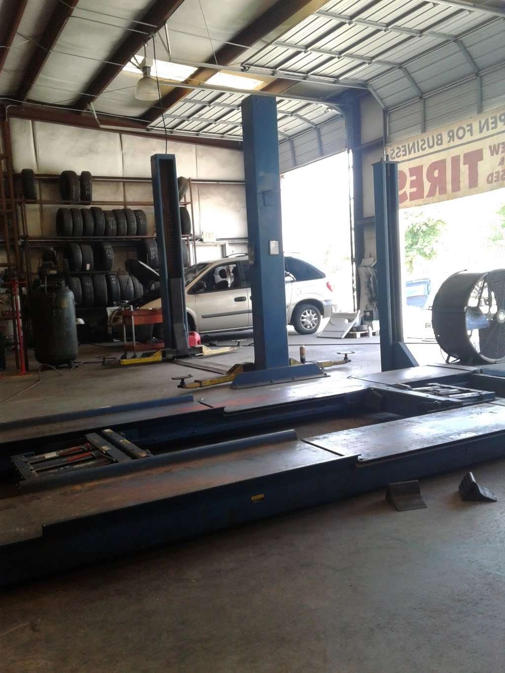 Community Tire Services | 10005 Fuqua St, Houston, TX 77089 | Phone: (713) 910-0023