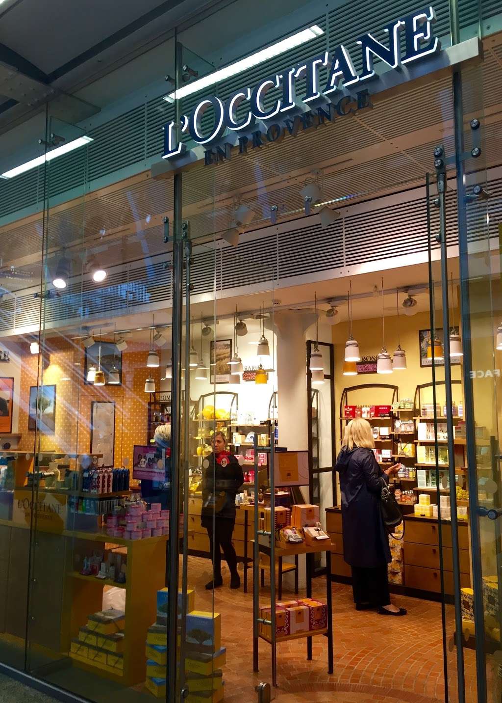 LOCCITANE EN PROVENCE | St Pancras Station, 37c Euston Rd, Kings Cross, London N1C 4QP, UK | Phone: 020 7278 4319