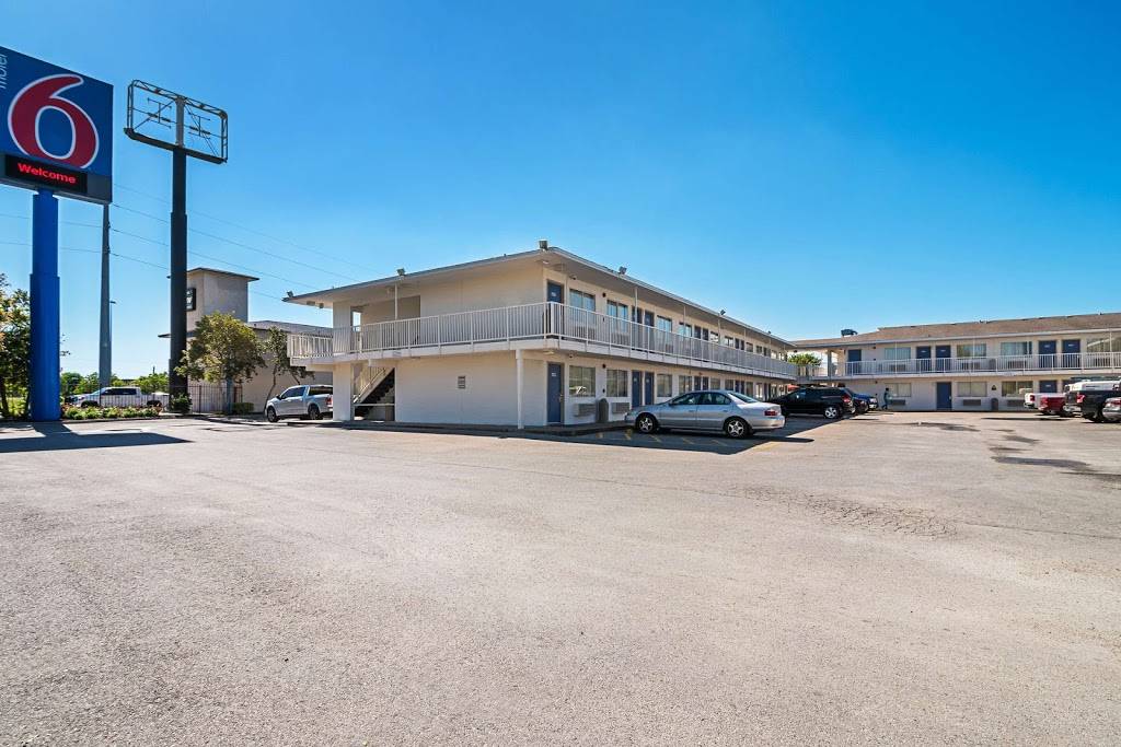 Motel 6 Corpus Christi, TX - Northwest | 845 Lantana St, Corpus Christi, TX 78408, USA | Phone: (361) 289-9397