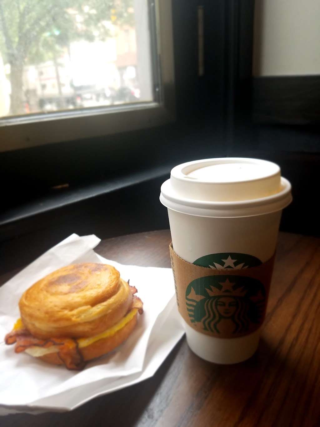 Starbucks | 57-63 N 3rd St, Philadelphia, PA 19106, USA | Phone: (215) 922-3890