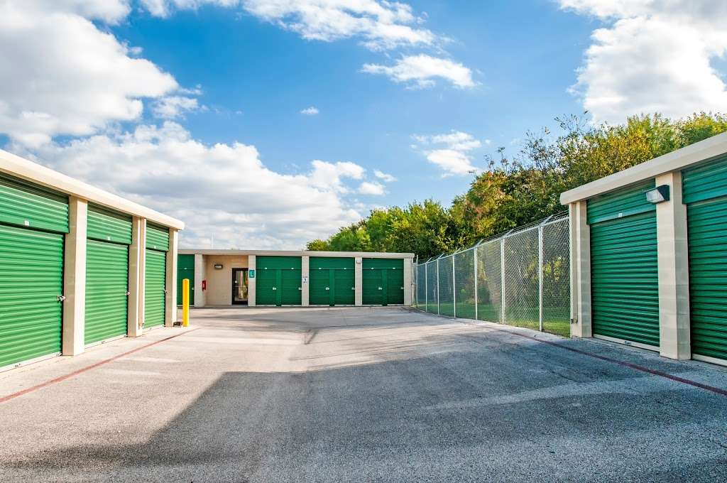 Lockaway Storage - Nacogdoches | 16002 Nacogdoches Rd, San Antonio, TX 78247, USA | Phone: (210) 625-4477