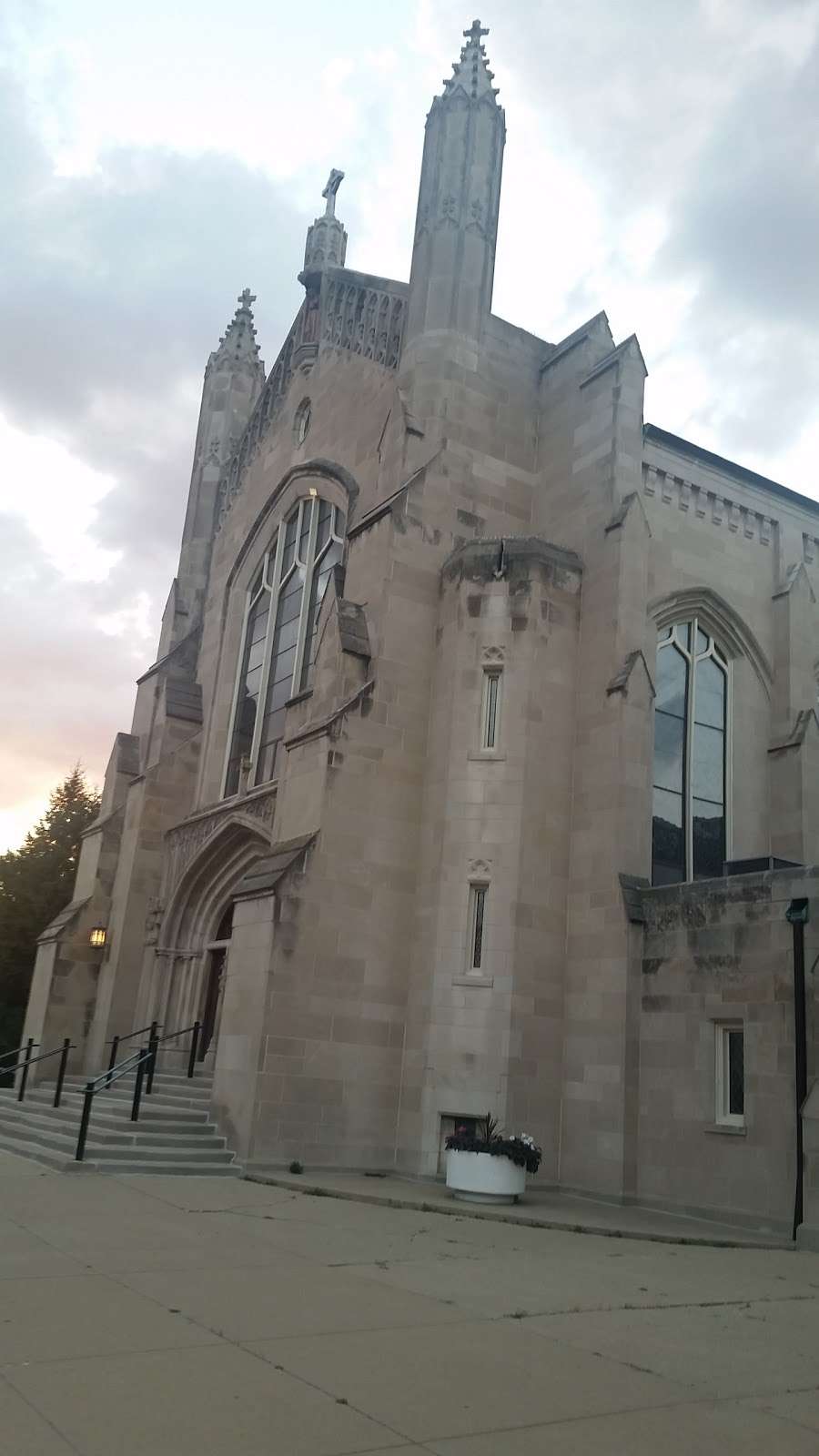 St Viator Catholic Church | 4170 W Addison St, Chicago, IL 60641, USA | Phone: (773) 286-4040