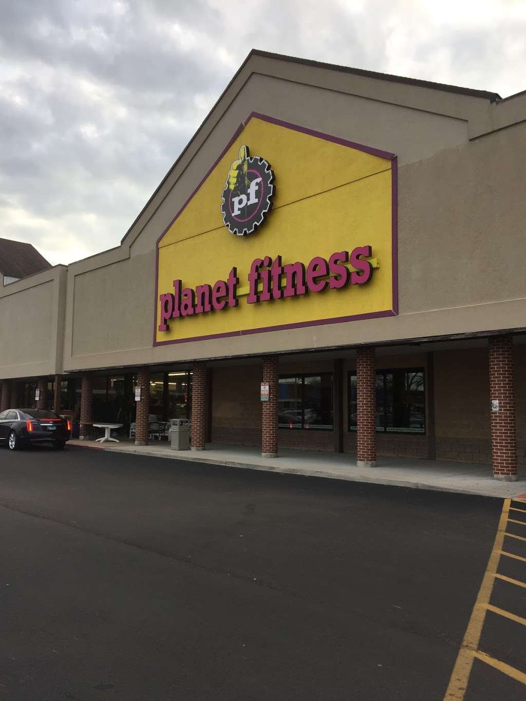 Planet Fitness | 954 N Lake St, Aurora, IL 60506, USA | Phone: (630) 801-1700