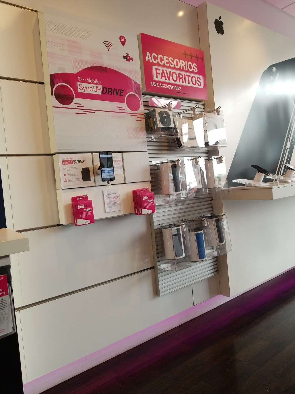 T-Mobile | 4309 S Ashland Ave, Chicago, IL 60609, USA | Phone: (773) 672-8120