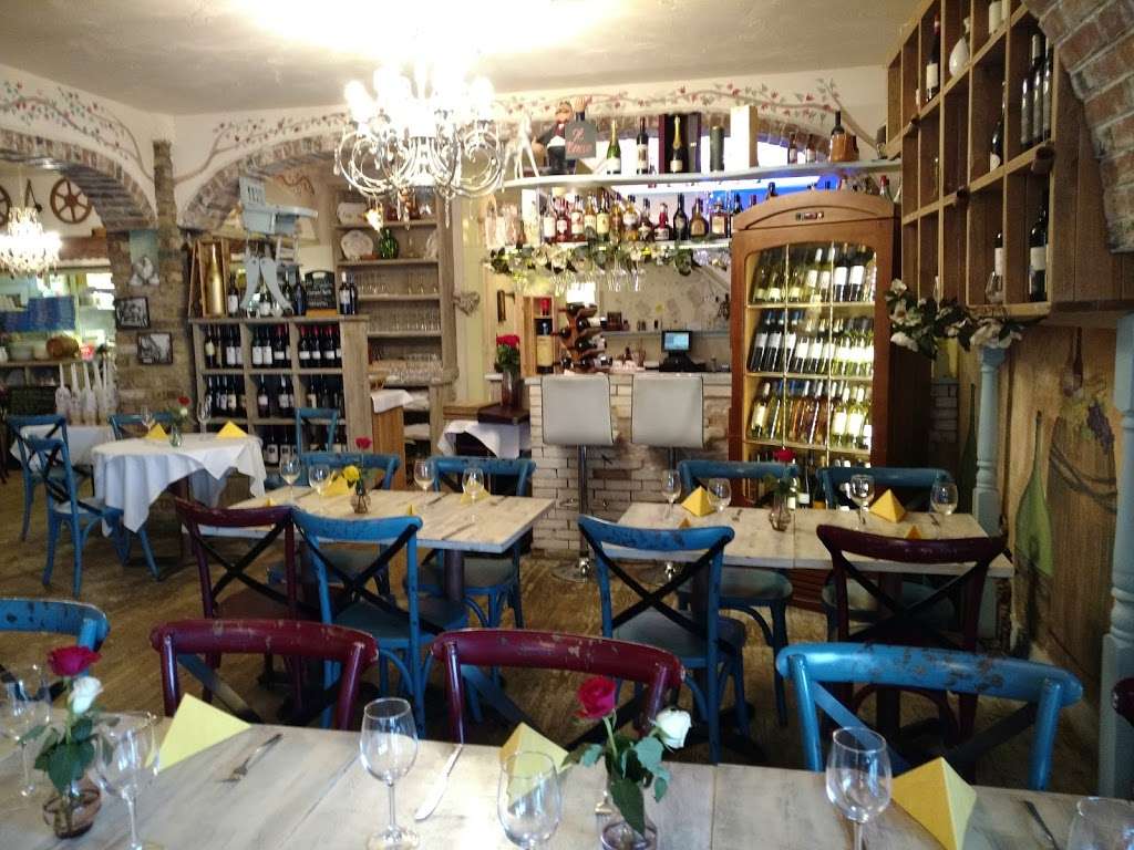 Il Bacio Theydon Bois | 19B Forest Dr, Theydon Bois, Epping CM16 7EX, UK | Phone: 01992 812826