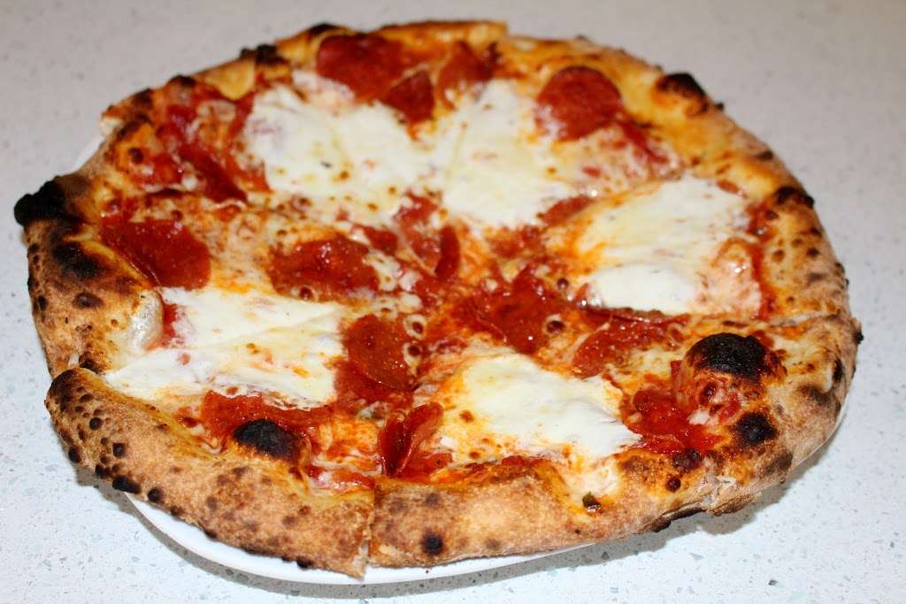 Bollo Woodfired Pizza | 2202 W Alabama St A, Houston, TX 77098, USA | Phone: (713) 677-0391