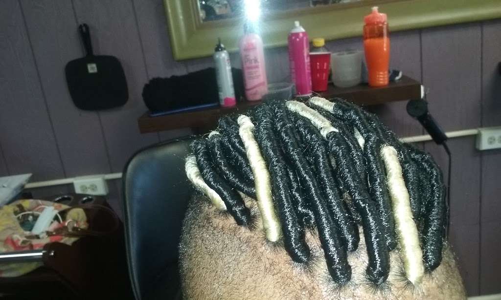 Buyi African hair braiding Salon | 644 Lorraine Ave, Waukegan, IL 60085, USA | Phone: (224) 733-7321